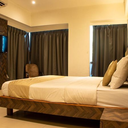 J R Residency Hotel Navi Mumbai Kültér fotó
