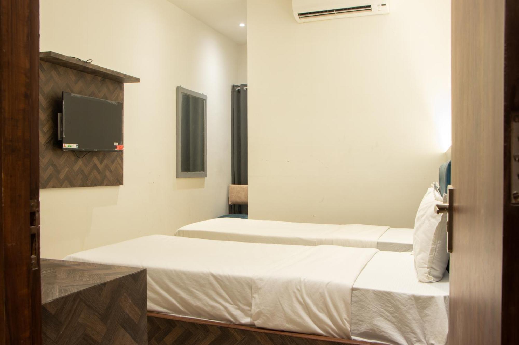 J R Residency Hotel Navi Mumbai Kültér fotó